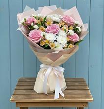 Букет цветов из:  Гвоздики, Орхидеи и Розы в Нерехте