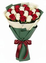 Букет Микс из красных и белых роз в Нерехте