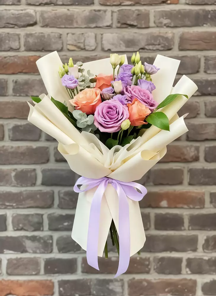 Букет цветов из: Лизиантусы и Розы в Нерехте