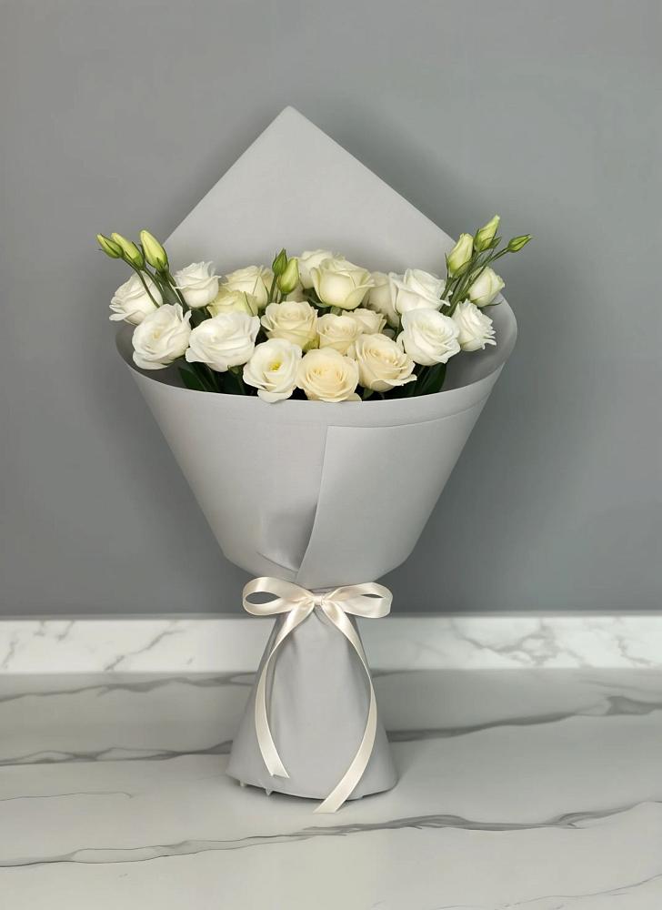 Букет цветов из: Розы и Лизиантусы в Нерехте