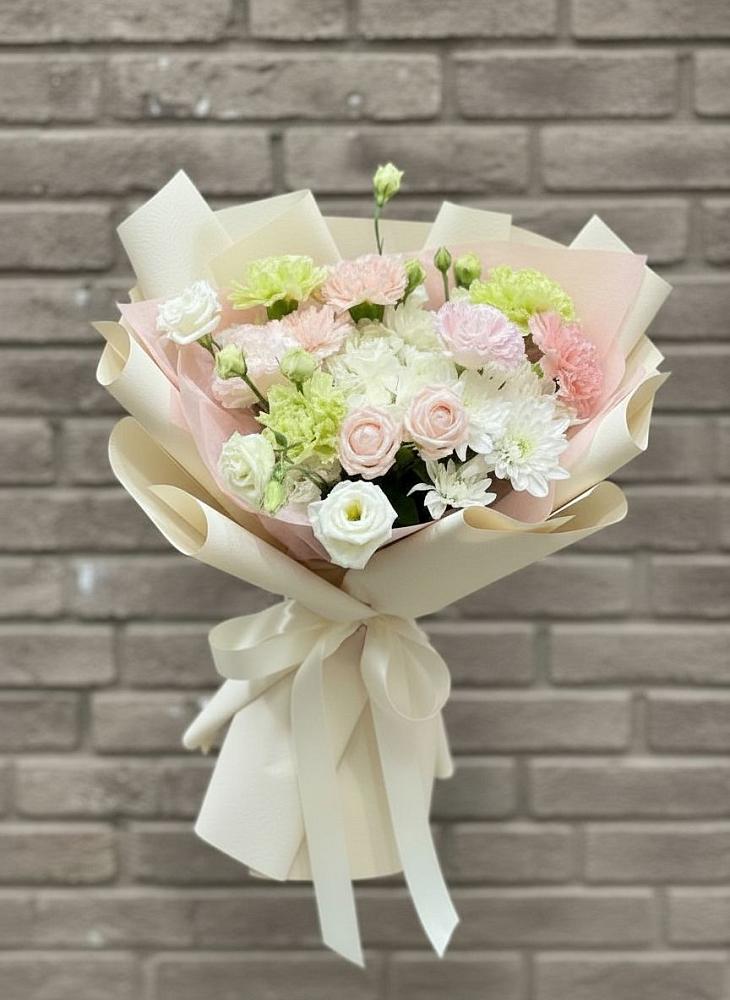 Букет цветов из: Гвоздики, Розы, Лизиантусы и Хризантемы в Нерехте