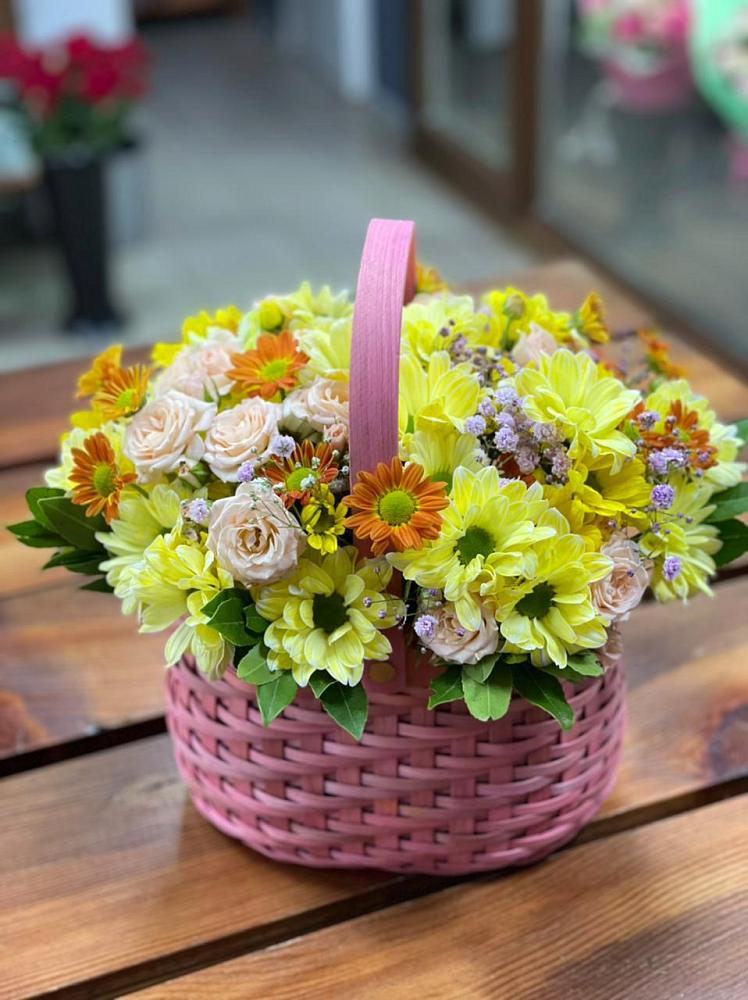 Цветочная композиция из Хризантемы и Розы в корзине в Нерехте