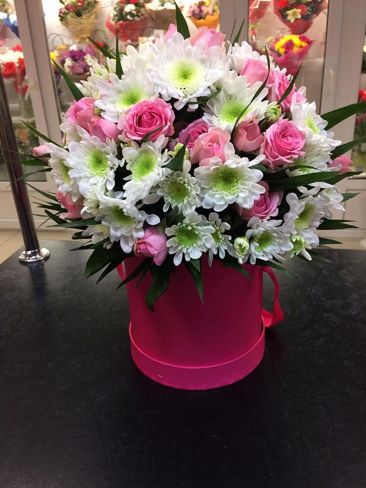 Цветочная композиция из Розы и Хризантемы в шляпной коробке в Нерехте