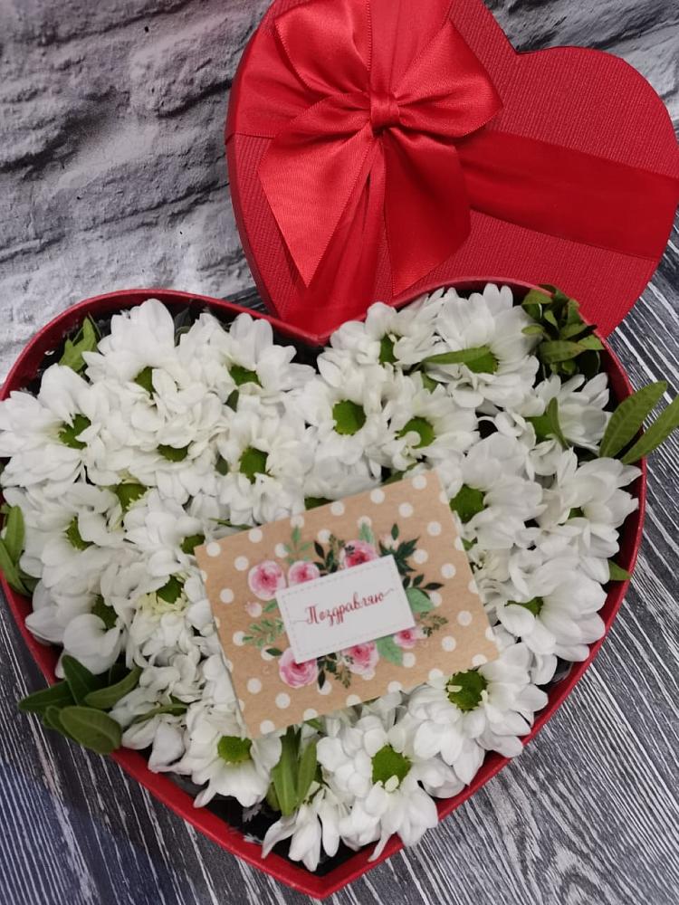 Цветочная композиция из Хризантемы в виде сердца в Нерехте